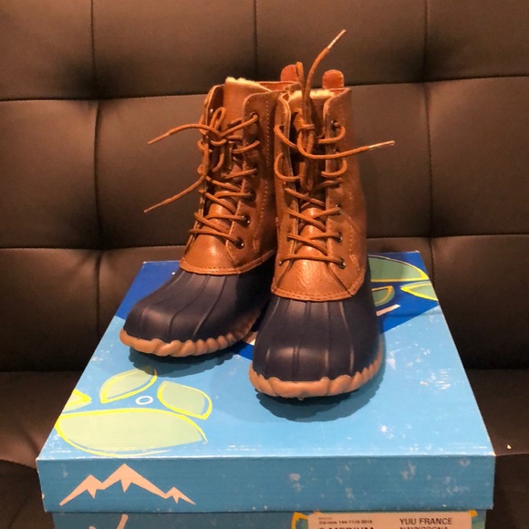 Yuu duck boots. NIB - Picture 5 of 6